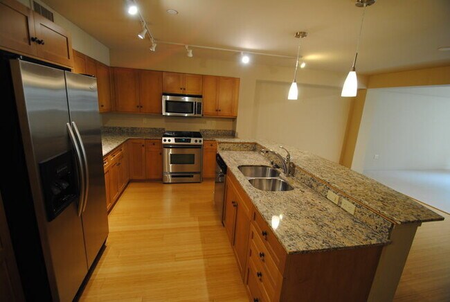 Foto del edificio - 745 Bellevue Ave E