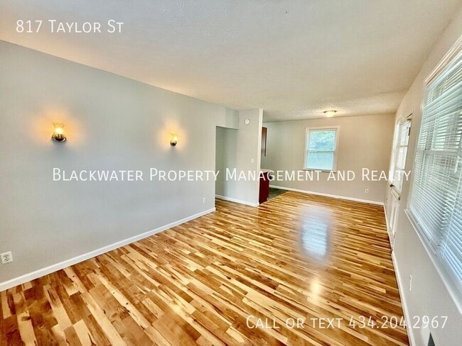Building Photo - 817 Taylor St
