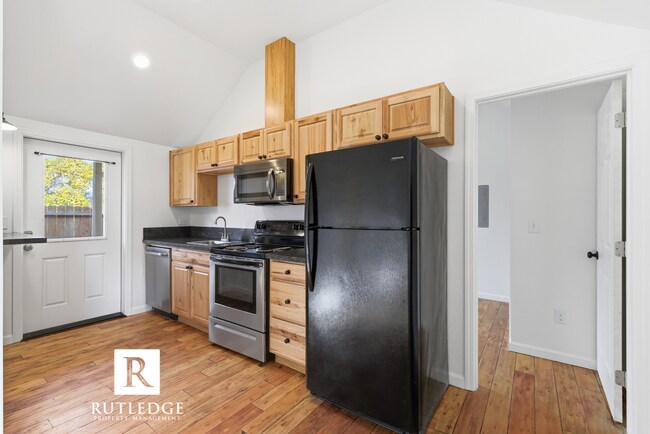 Foto del edificio - Cozy 2 Bedroom, 1 Bath in the Heart of Medford