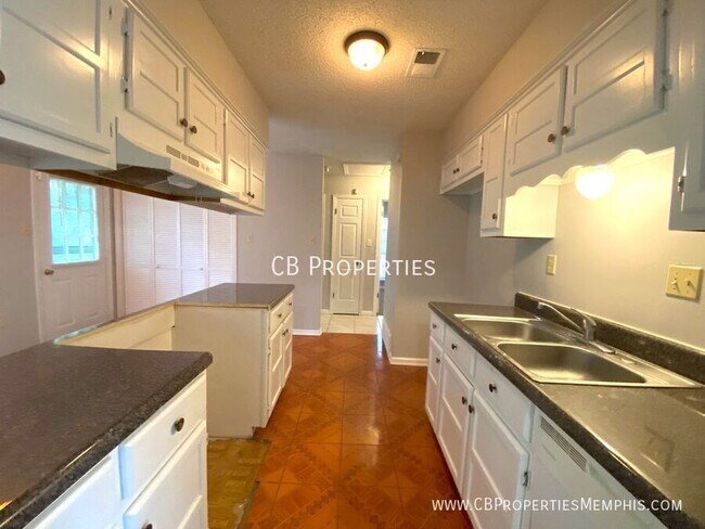 Building Photo - 6197 Valleydale Dr