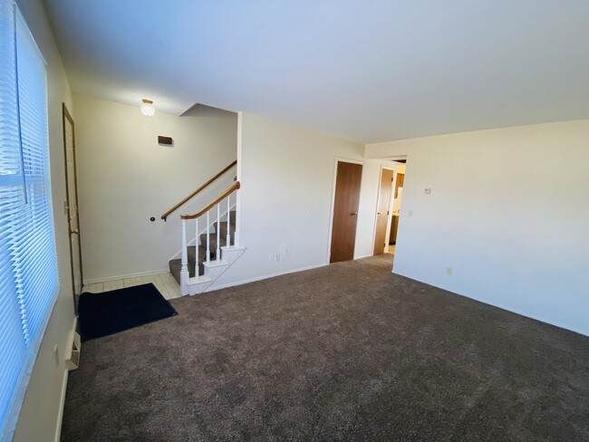 Building Photo - 1365 Chippewa Dr