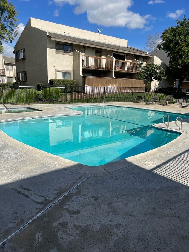 Beautiful 2 Bed / 2 Bath Upstairs Condo In Colton! - Beautiful 2 Bed / 2 Bath  Upstairs Condo In Colton!