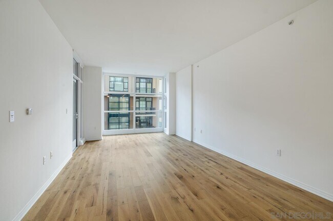 Building Photo - 530 K St
