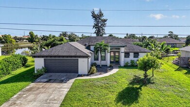 Building Photo - 503 SW 11th Ct