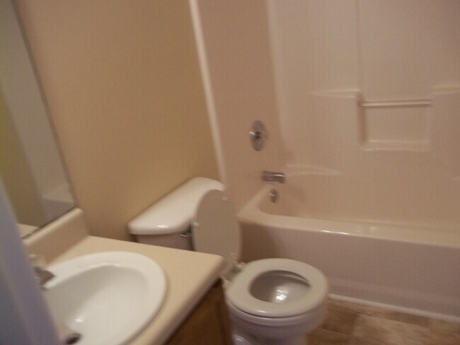 Foto del edificio - 5 Bedroom House for Rent