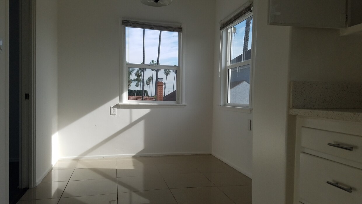 Dining Area - 5735 S Rimpau Blvd