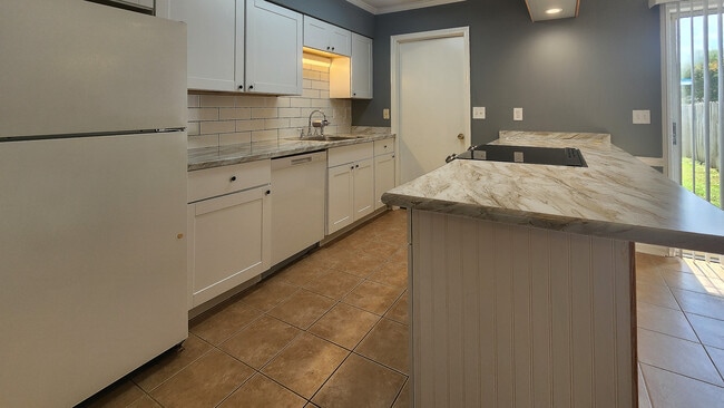 Building Photo - 103 Sandlewood Dr