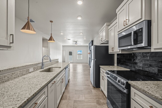 Building Photo - Beautiful townhomes in Frenship ISD!