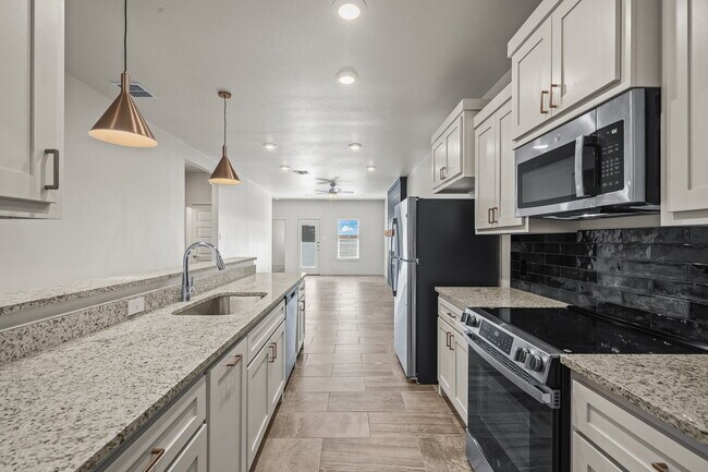 Foto del edificio - Beautiful townhomes in Frenship ISD!