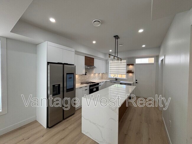 Photo du bâtiment - 748 Raymer Ave