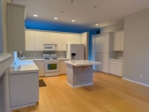 Building Photo - 4950 21st Ave S