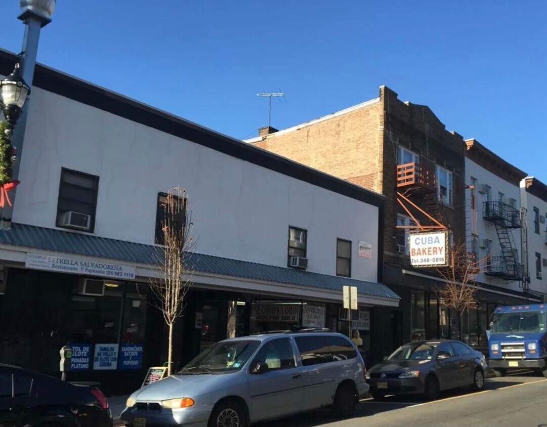 Foto principal - 1215 Summit Ave