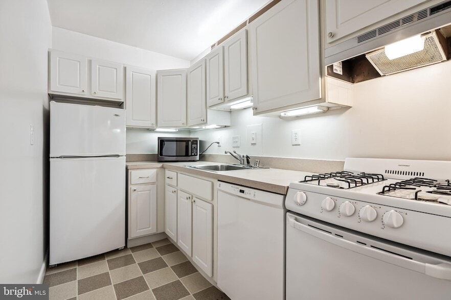Primary Photo - 4515 Willard Ave
