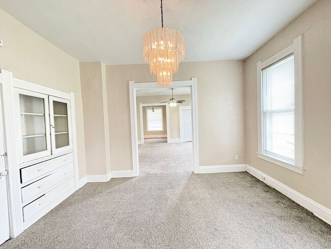 Building Photo - 837 Avondale Ave
