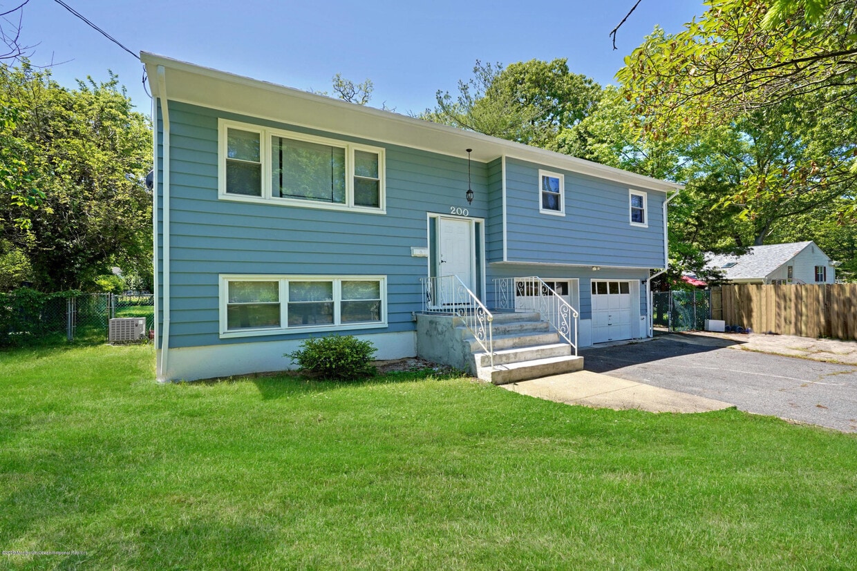 Primary Photo - 200 Oakhurst Rd