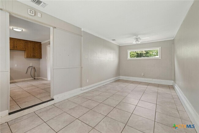 Foto del edificio - 810 Crockett Dr