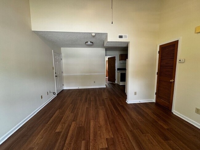 Foto del edificio - 2 Bedrooms 2 Bath duplex