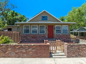 Building Photo - 166 Kingston Ave