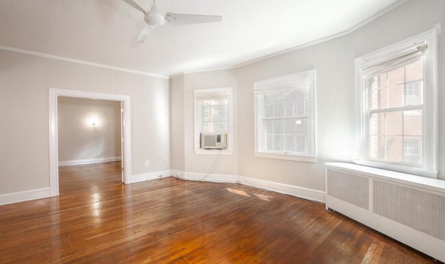 living rm 2 - 101 W 39th St