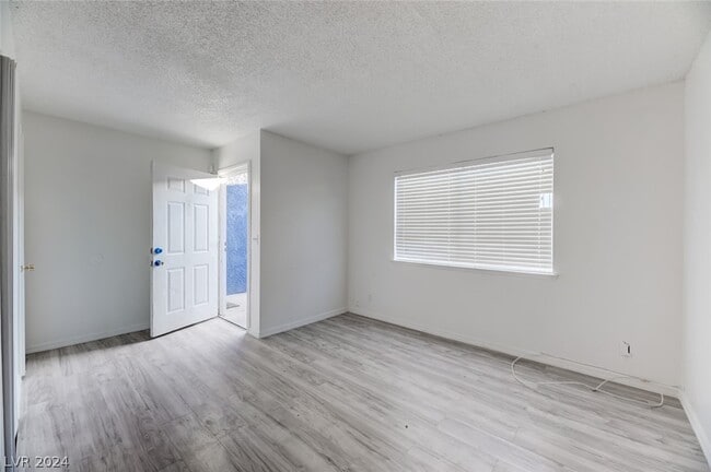 Building Photo - 6200 Camino De Rosa Dr