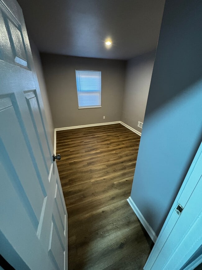 Building Photo - 1921 W Grand Ave