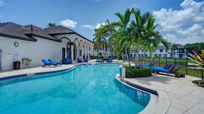 Foto del edificio - 14768 Enclave Lakes Dr