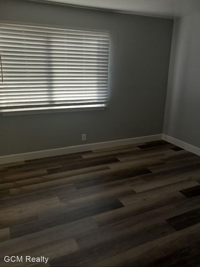 Building Photo - 2 br, 1 bath House - 1560 Pine St #3
