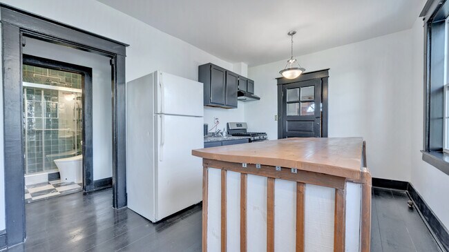 Building Photo - 123 Xenia St SE