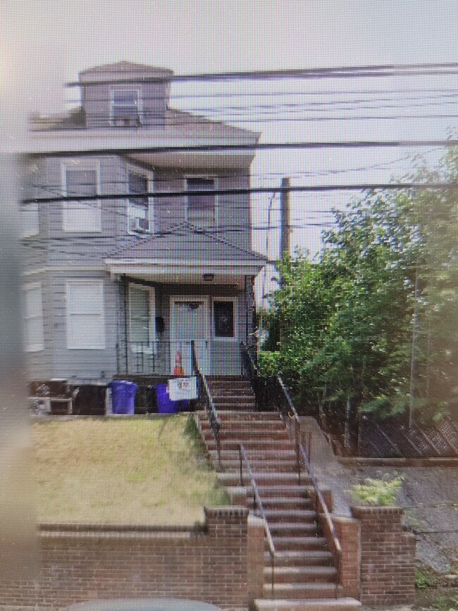 Building Photo - 539 Hamilton St