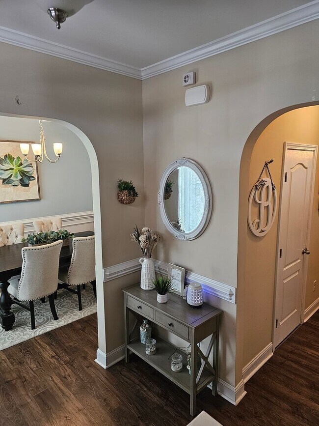 Foto del edificio - Beautiful Home Located in Gated Community ...