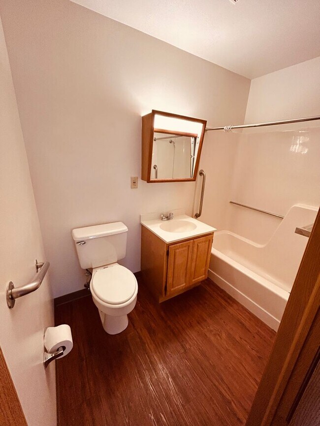 Foto del edificio - 408 E Maple St