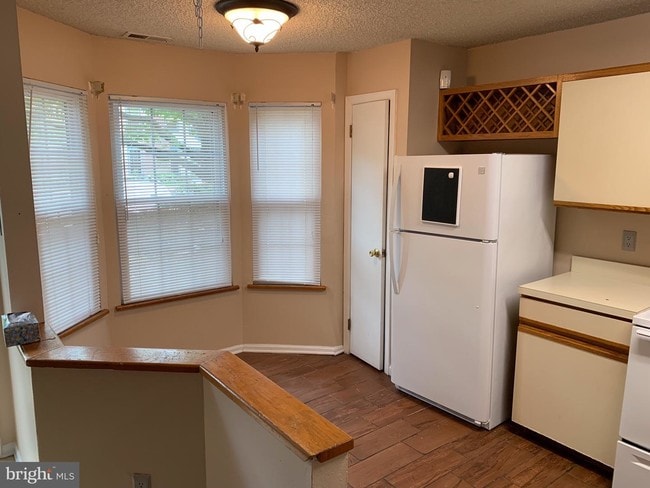 Building Photo - 201 Crown Prince Dr