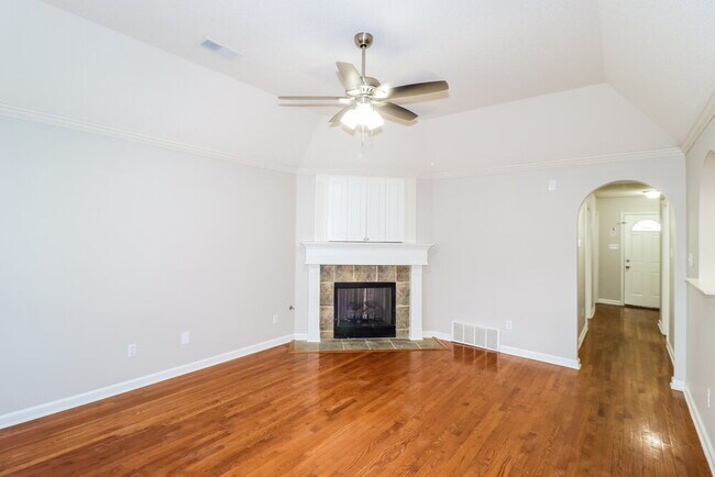 Foto del edificio - 10095 Cross Hill Dr