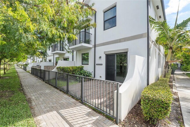 Building Photo - 4521 E Aqua Bella Ln