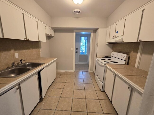 Building Photo - 3735 Wesley Dr