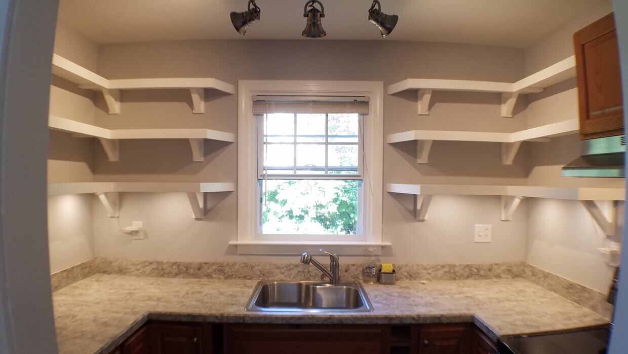 817 Meriden Rd, Waterbury, CT 06705 Townhome Rentals in Waterbury CT