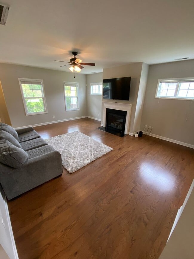 Building Photo - 4 Bedroom Single Family Home in Holly Ridge