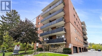 Building Photo - 52 Park St E