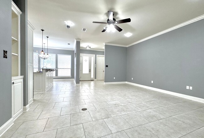 Building Photo - 3 Bed, 2 Bath Home in Pelican Point – Spac...
