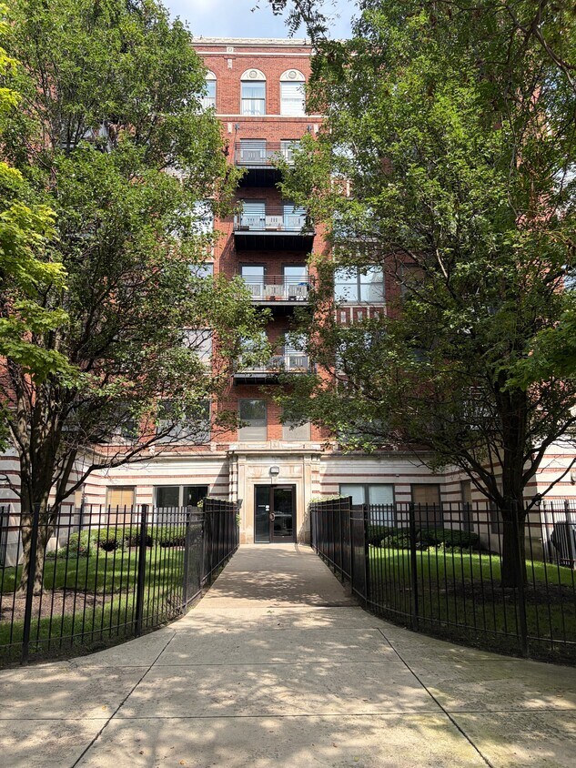 Photo - 4537 S Drexel Blvd (Chicago, IL)