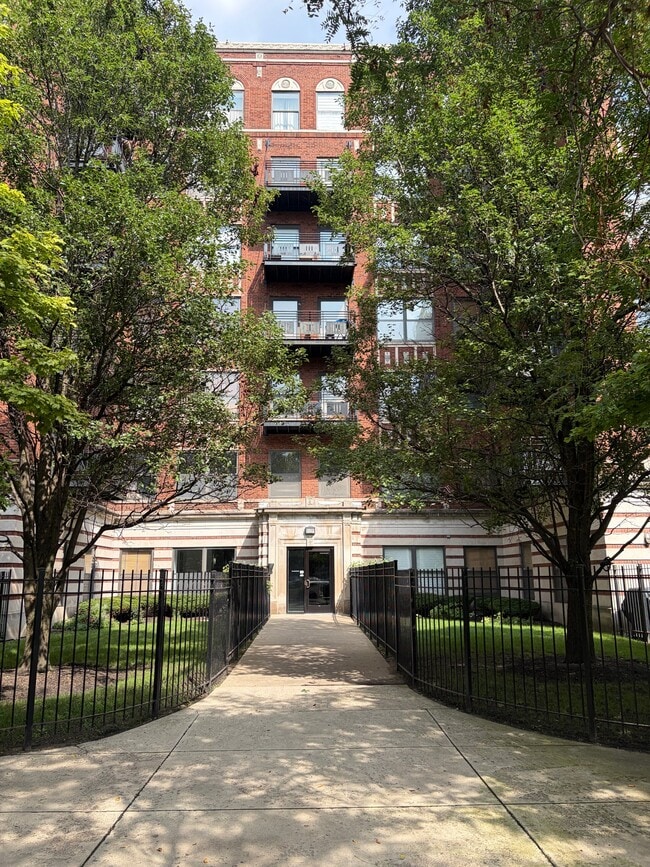 Photo - 4537 S Drexel Blvd (Chicago, IL) Apartment