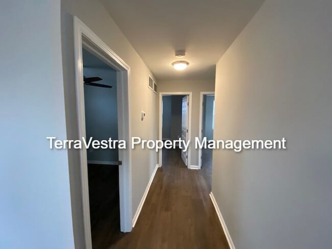 Building Photo - 3 Bed Single Family in Upper Deerfield!