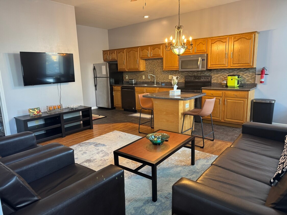 Primary Photo - 110 1/2 E 6th St