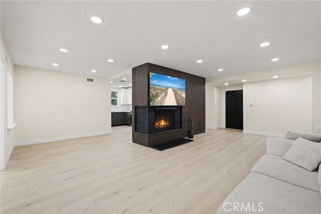 Foto del edificio - 6556 Corbin Ave