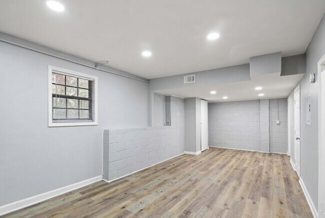 Foto del edificio - 338 Bradley Woods Ct NW