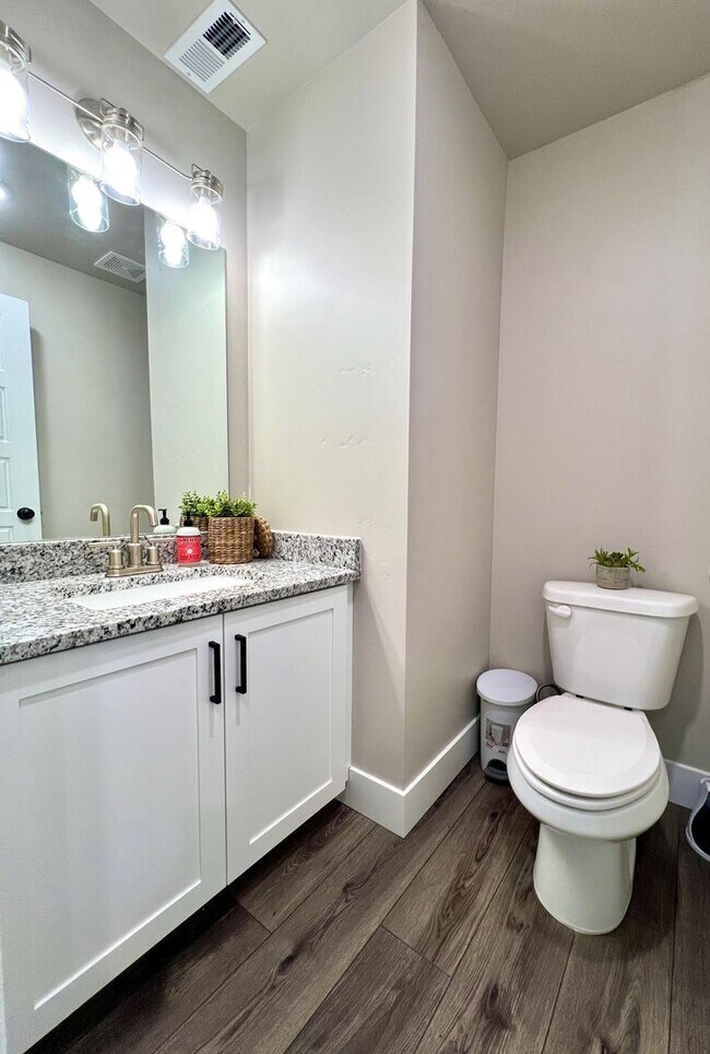 Foto del edificio - Peregrine Townhomes