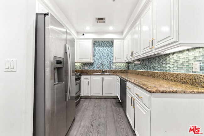 Foto del edificio - 8541 Alcott St