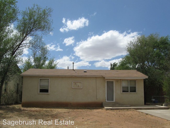 Building Photo - 2 br, 1 bath House - 916 West St.