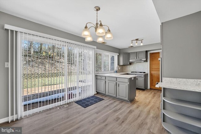 Foto del edificio - 1405 Pennington Ln