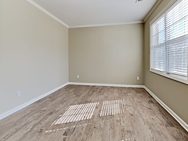 Building Photo - 519 Vinings Oaks Run